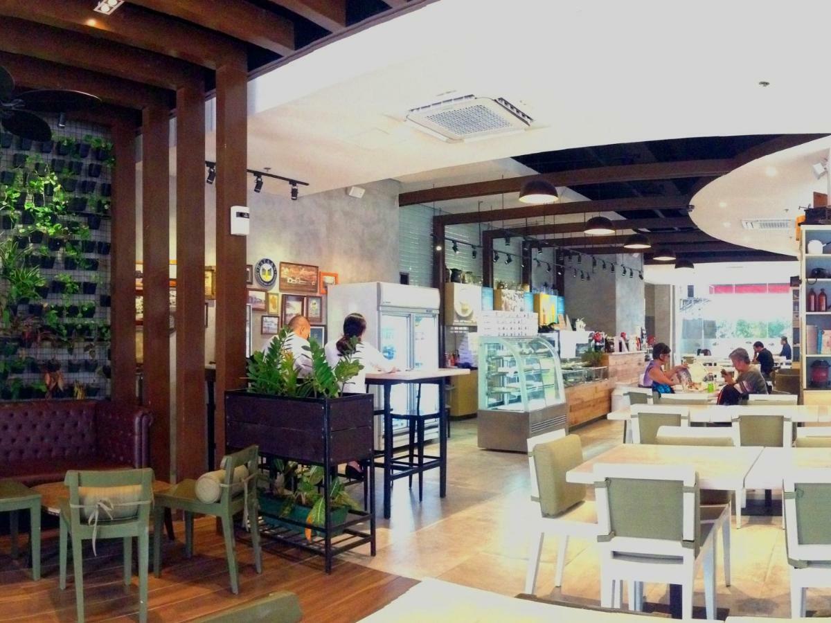 Hotel The Plaza Balanga